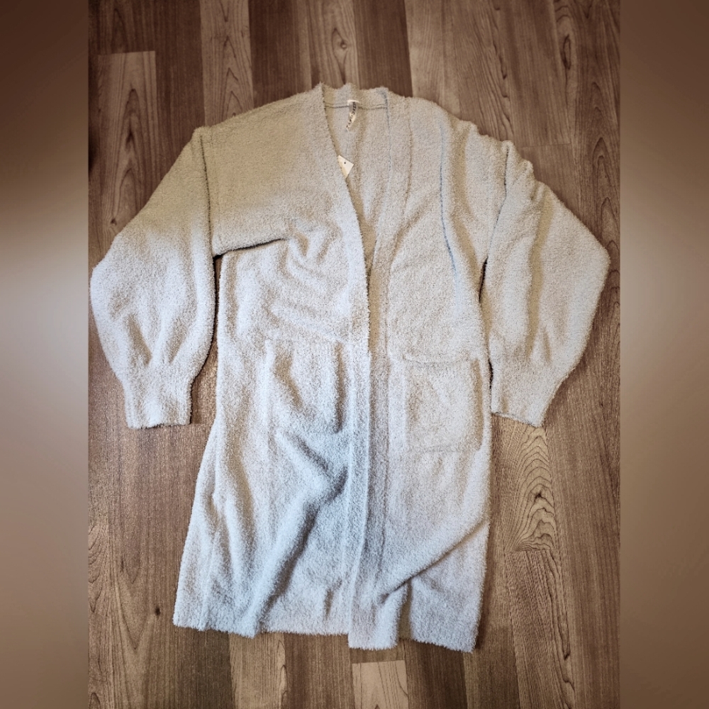 New With Tags Cozy Light Grey Women's Cardigan Sweater